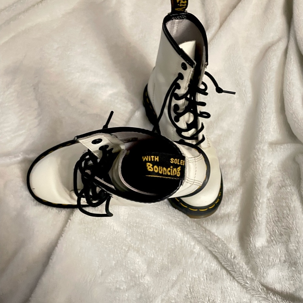 Girls/women’s size 5 Doc Martins